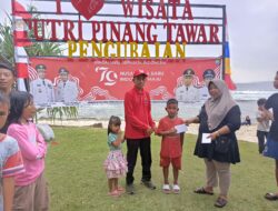 Lomba Panjat Pinang Dan Tangkap Itik, Warnai Perayaan HUT RI Ke-79 Di Desa Pengubaian