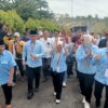 Berjalan Kaki Diiringi Lagu Viral Tabrak Tabrak Masuk Menuju KPUD Kaur, Sulman-Deni Pastikan Siap Maju Pada Pilkada Kaur