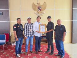 SMSI Anugerahi Bupati Kaur Penghargaan Sahabat Pers