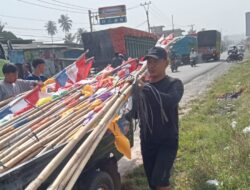 Desa Kepala Pasar Semarakkan HUT RI ke-80 dengan Pemasangan Umbul-Umbul