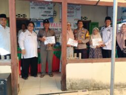 Sebanyak 18 Keluarga Penerima Manfaat Desa Kelapa Pasar Menerima BLT-DD Tahap Ketiga